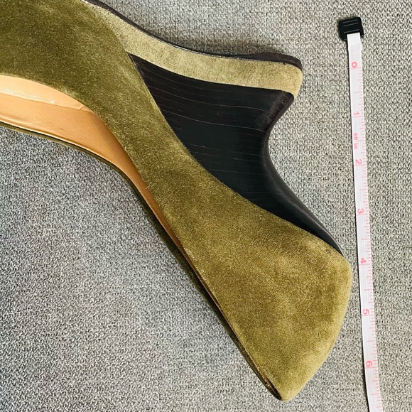 Salvatore Ferragamo Olive Green Suede Curved Stacked Wedge Heels - Ultra Rare! - Picture 9 of 9